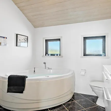 3 Bedroom Awesome In Harboore Casa de Férias